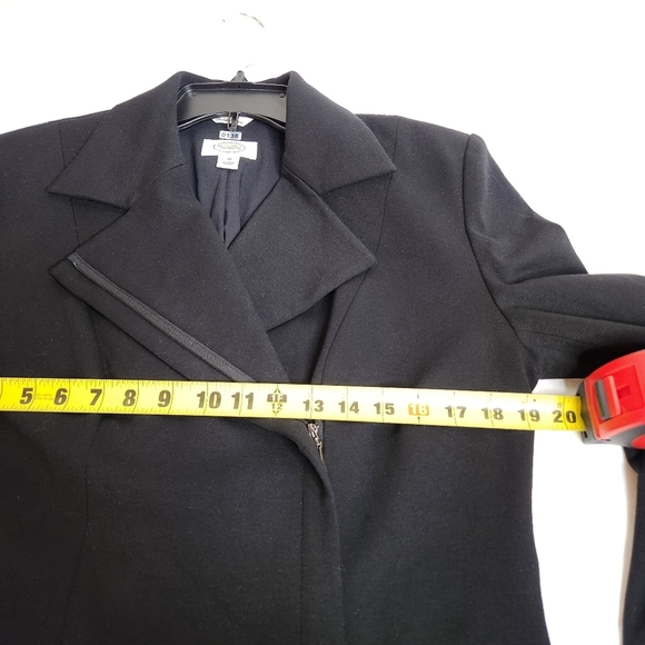 Talbots Black Blazer With Asymetrical Zip Size 10. Capsule,  Dark Feminine. - Picture 9 of 10